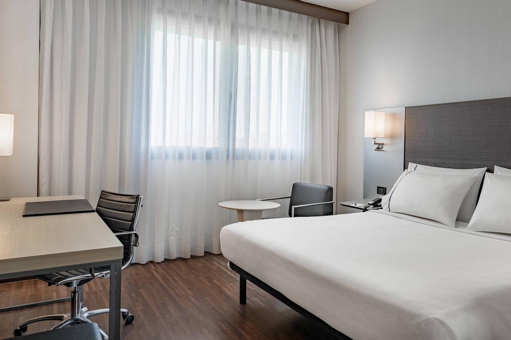 Standard Room, 1 Queen Bed