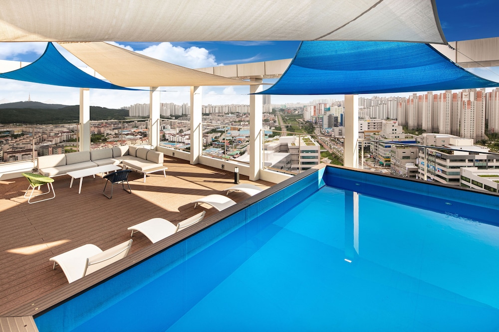 Private Pool (OPEN 4/25) & 24H Spa in Rooftop - Photo 10