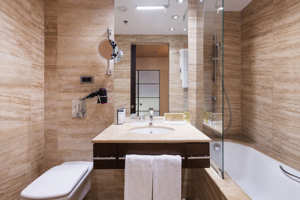Standard Triple Room thumbnail 5