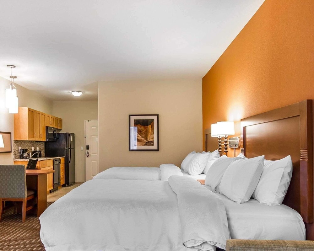 Efficiency, 2 Queen Beds, Accessible, Non Smoking photo 1