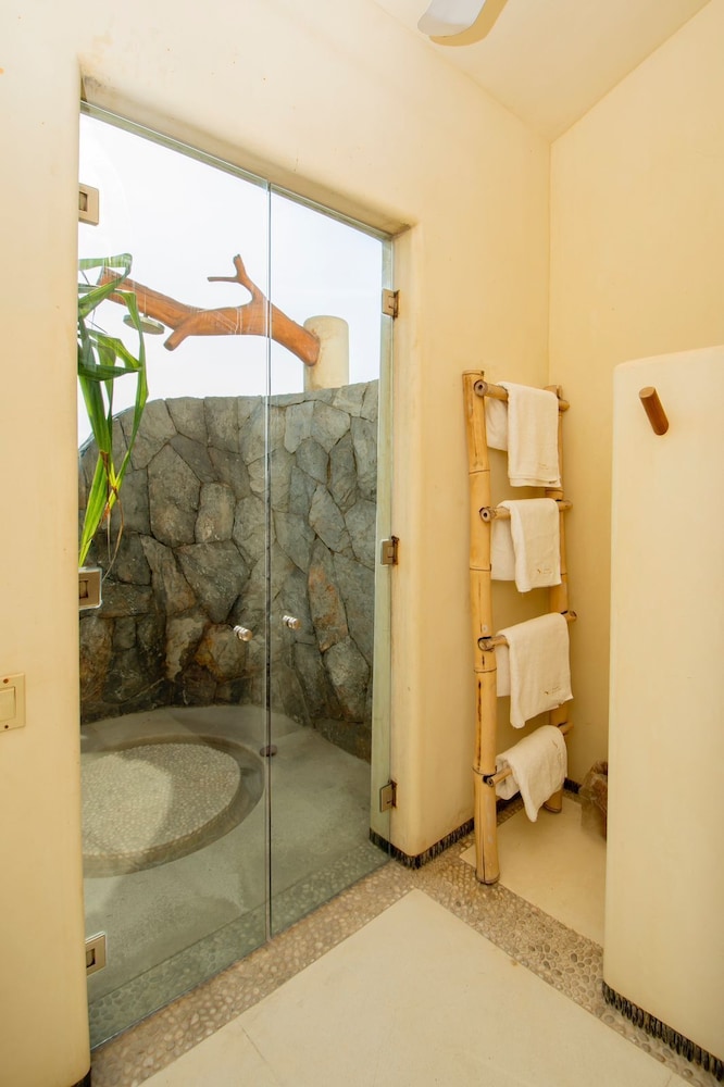 Comfort House, 4 Bedrooms, Private Pool, Beach View photo 3