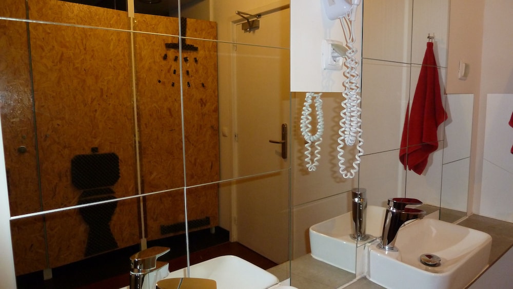 Triple Room, Shared Bathroom (Private Room) photo 3