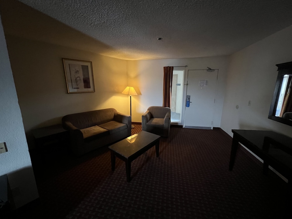 Suite, 1 King Bed - Photo 5