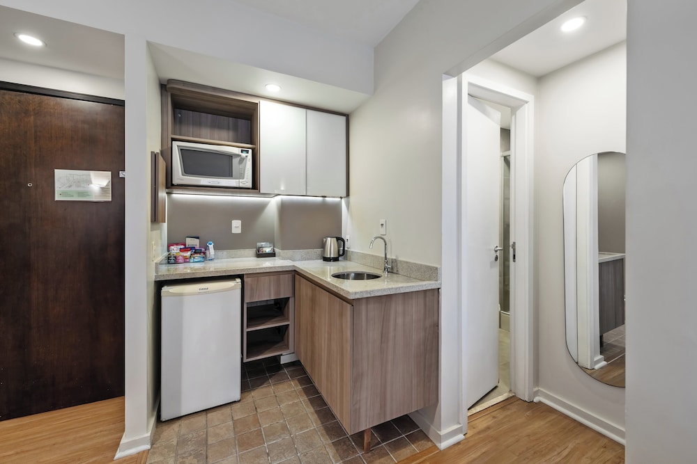 Suite, 1 Bedroom, Kitchen thumbnail 6