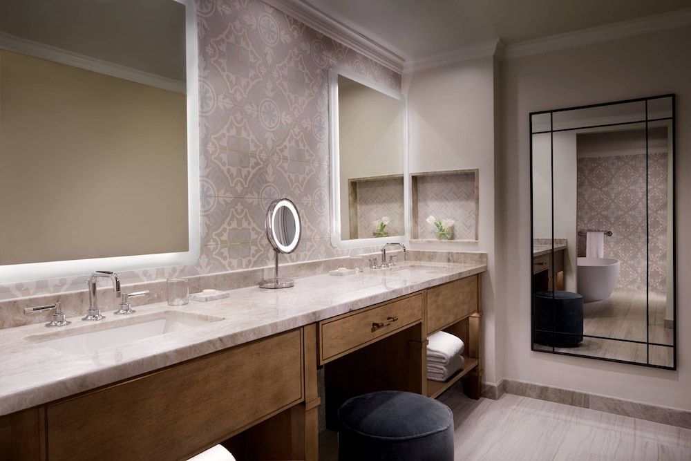 Suite, 1 Bedroom - Photo 5