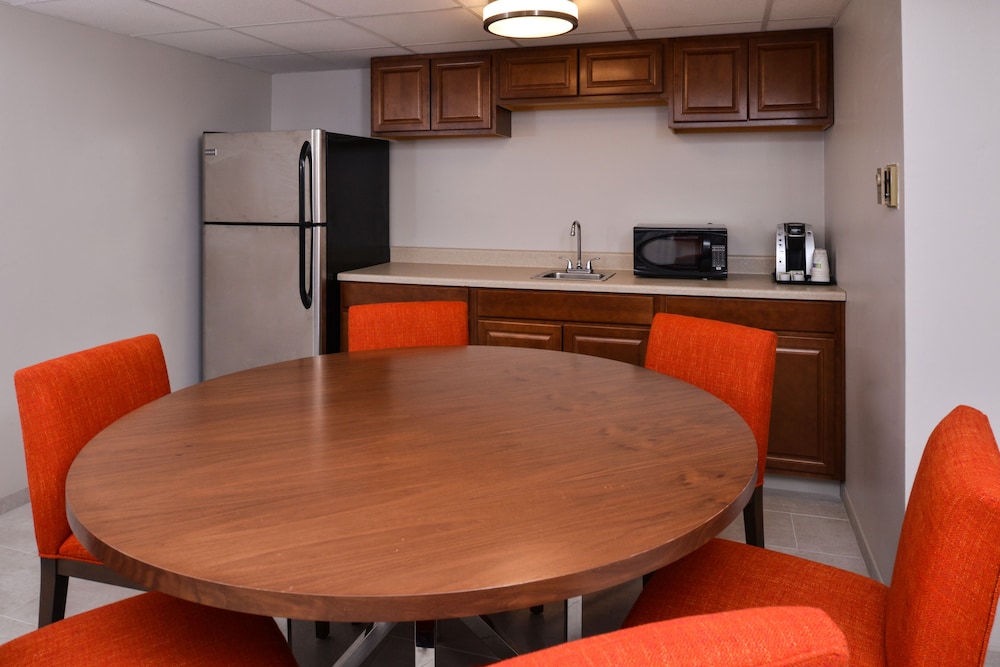 Suite, 1 Bedroom - Photo 4
