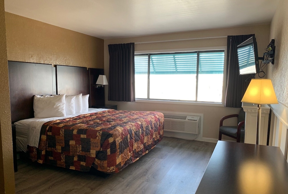 Premium Room, 1 King Bed with Sofa bed, Kitchenette photo 1