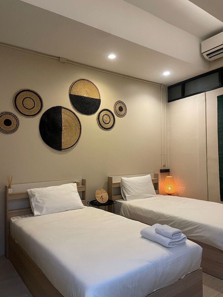 Deluxe Room, 2 Twin Beds, Private Bathroom photo 3