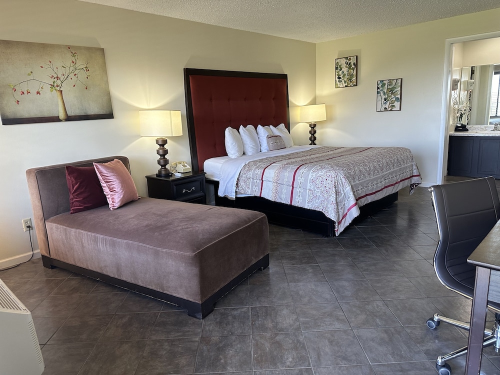 Standard Room, 1 King Bed - Photo 2