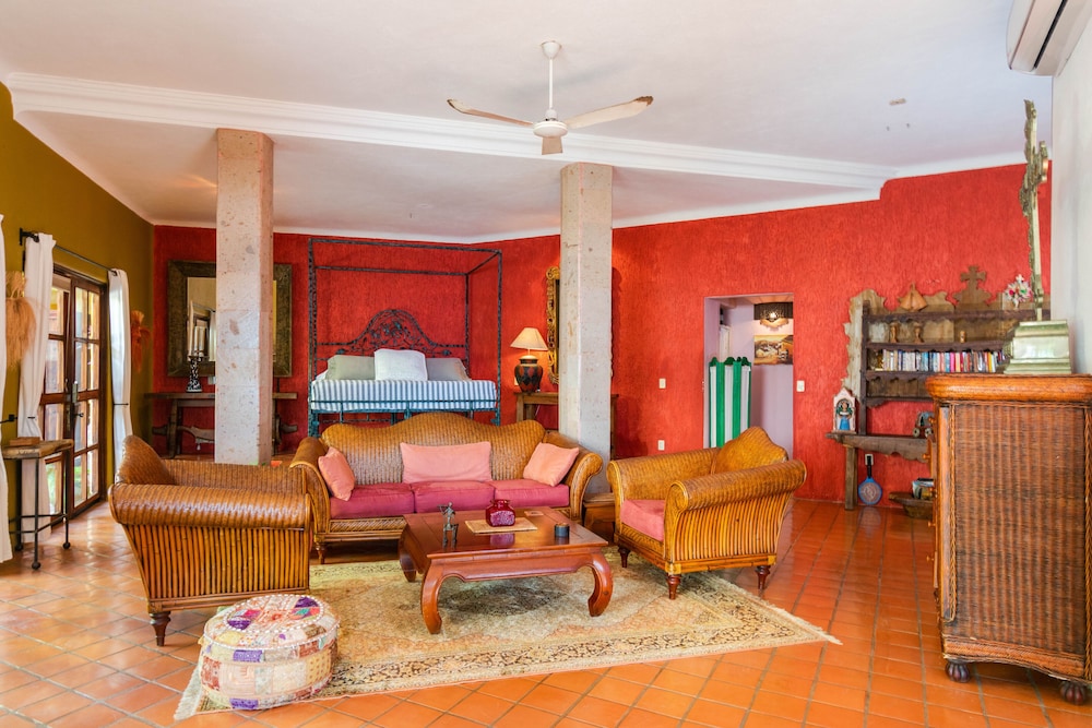 Deluxe Villa, 1 King Bed, Ocean View, Beachside photo 2