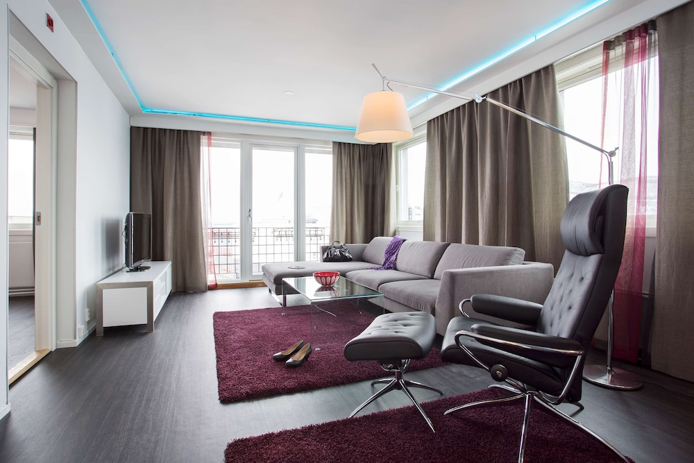 Suite (Master) - Photo 2