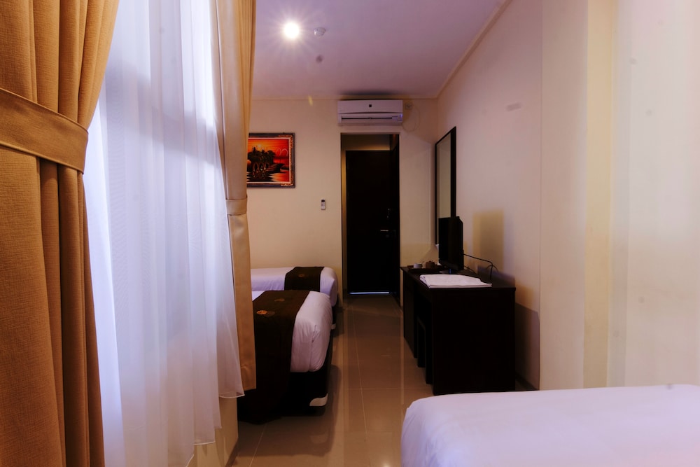Superior Corner "Free One Way Airport Transfer" photo 3