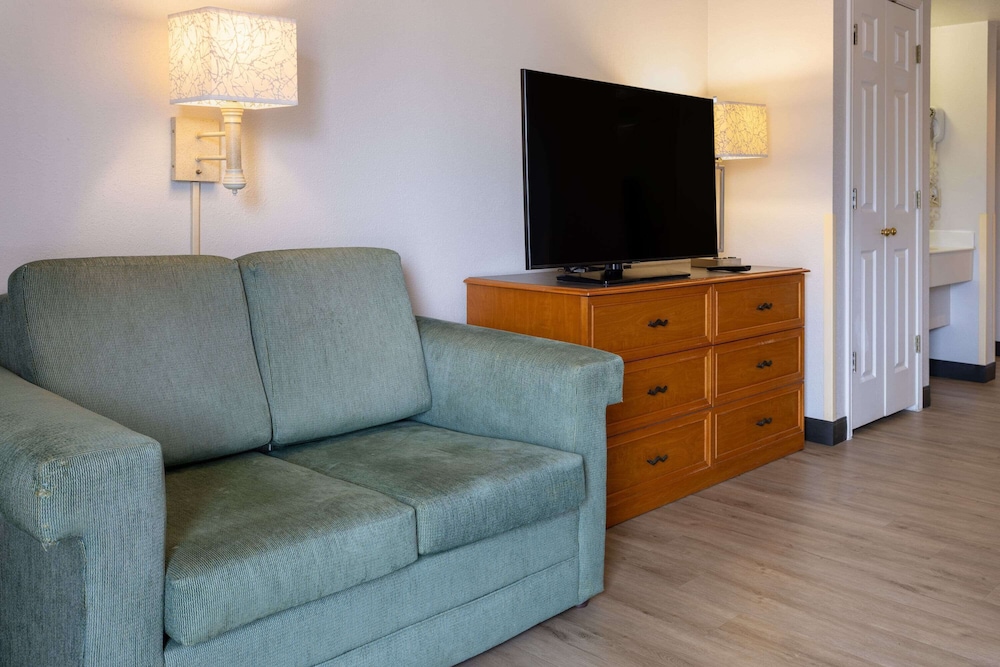 Executive Room, 1 King Bed, Non Smoking - Photo 3