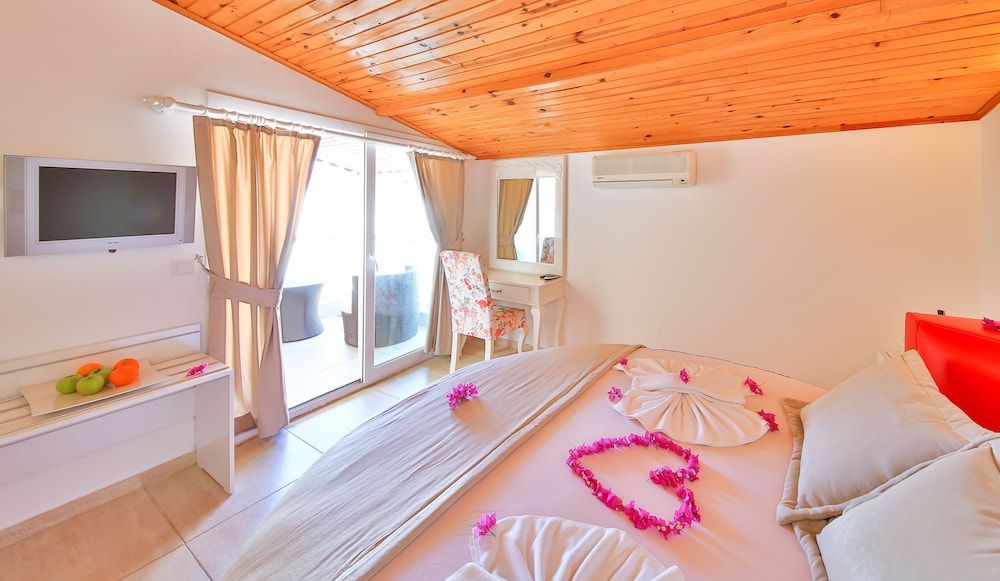 Room, Partial Sea View photo 1