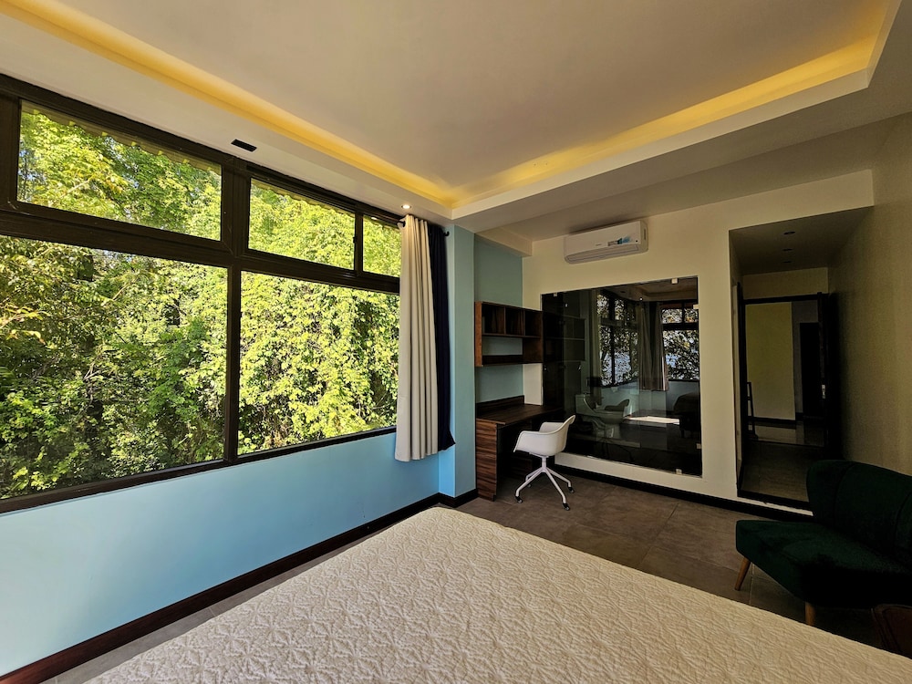 Premium Double Room, Partial Lake View photo 3