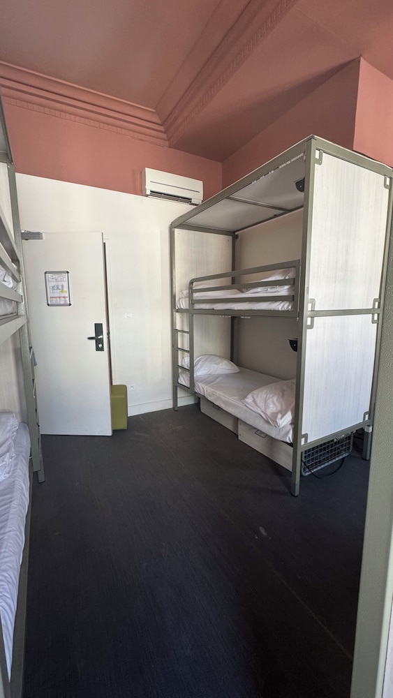 Quadruple Room - Shared Bathroom