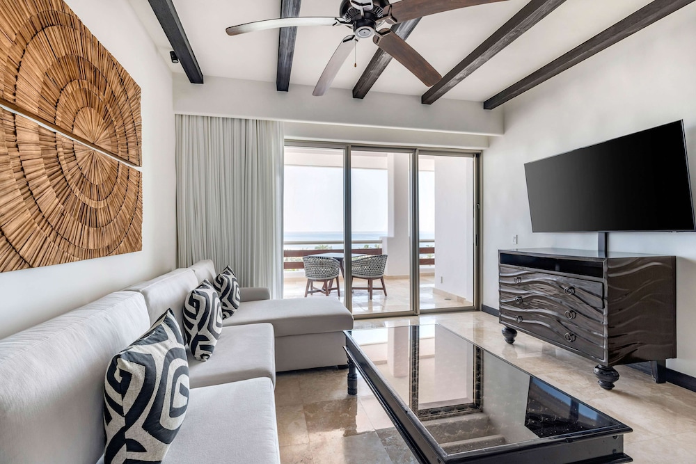 1 Bedroom 1 King Ocean View W Balcony