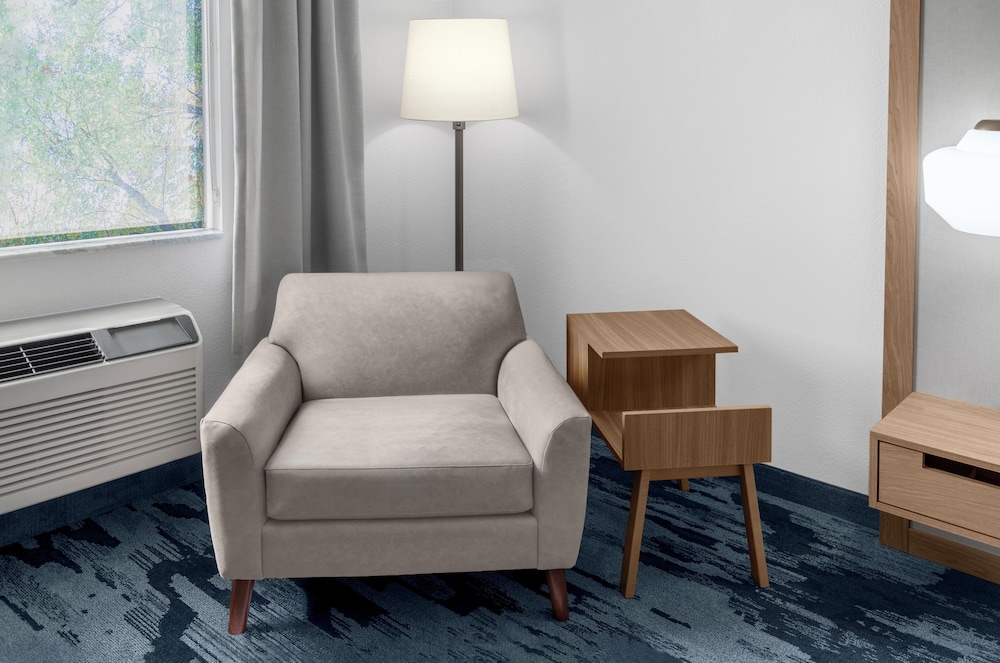 Room, 1 King Bed (Hearing Accessible) - Photo 4