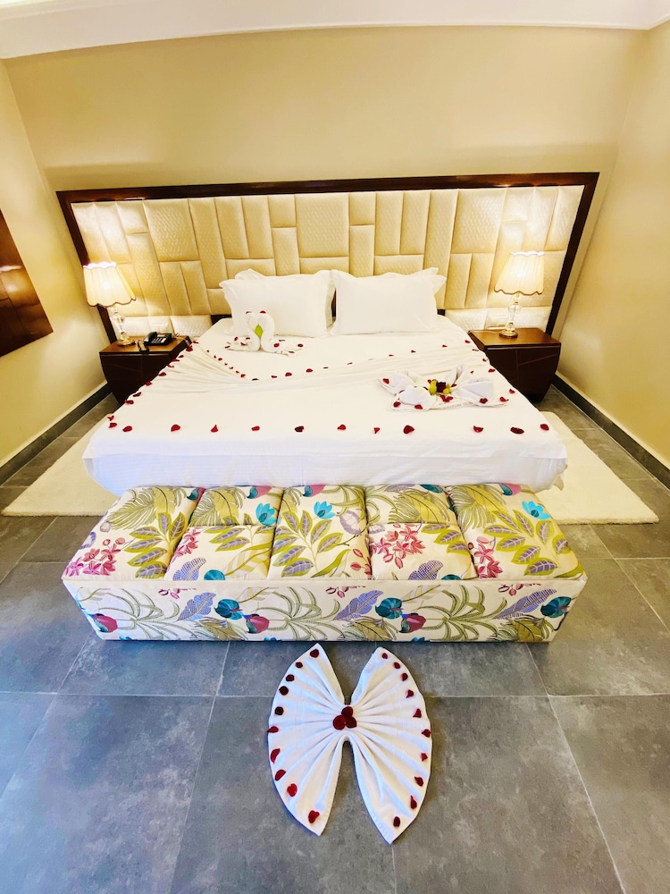 Deluxe Suite - Photo 6