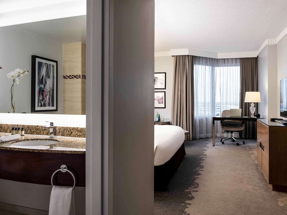 Luxury Room, 1 Double Bed, Accessible (roll in shower and tub with grab bars)