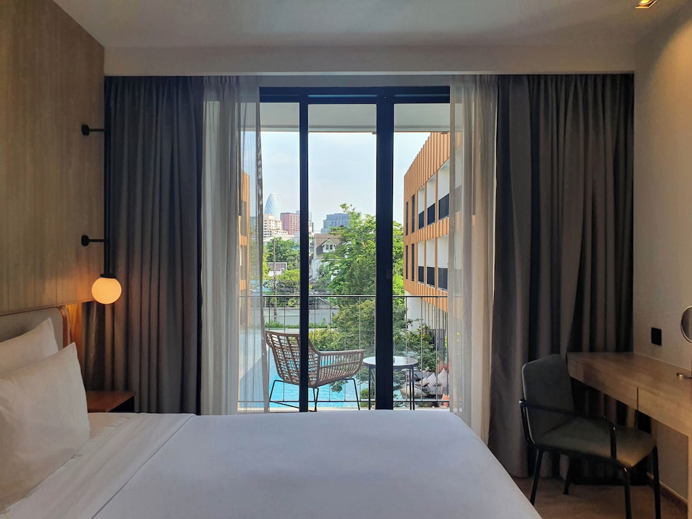 Signature Room, 1 King Bed, Balcony