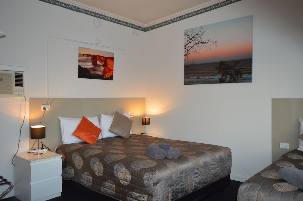 Basic Triple Room photo 1