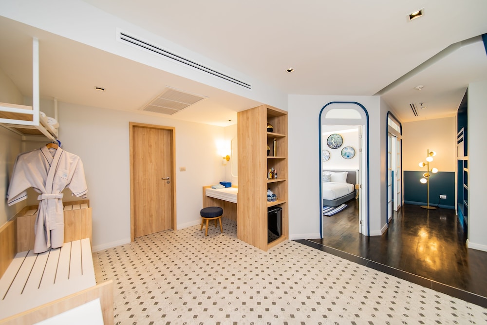 Family Room, City View