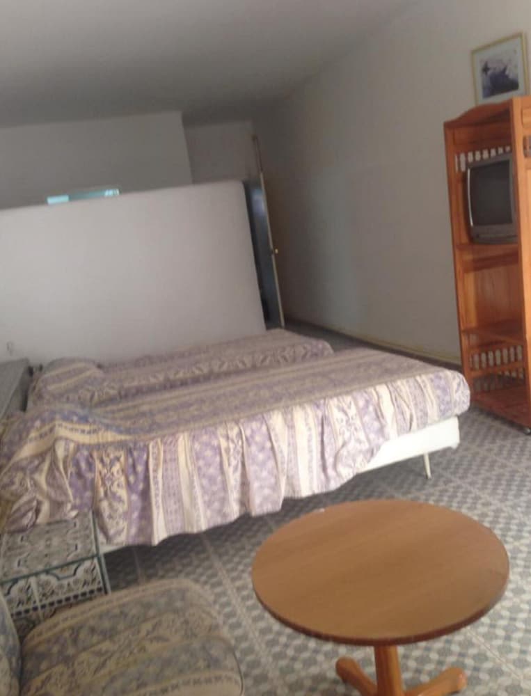 Double or Twin Room, 1 Double or 2 Twin Beds photo 2