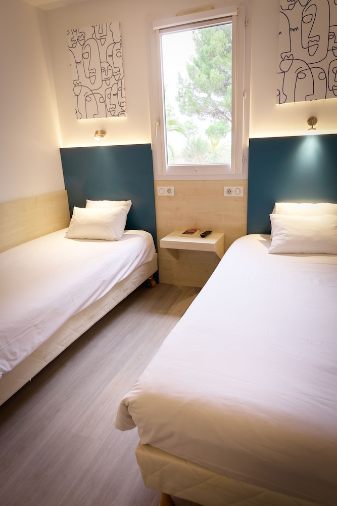 Standard Room, 2 Twin Beds photo 2