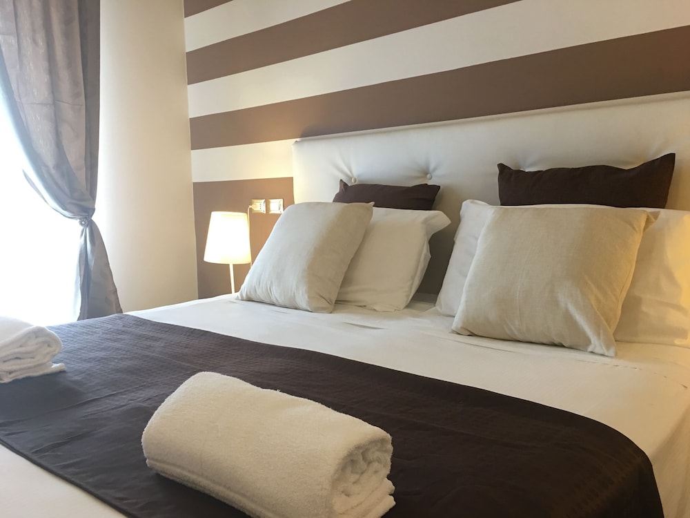 Classic Room, 1 Double or 2 Twin Beds - Photo 4
