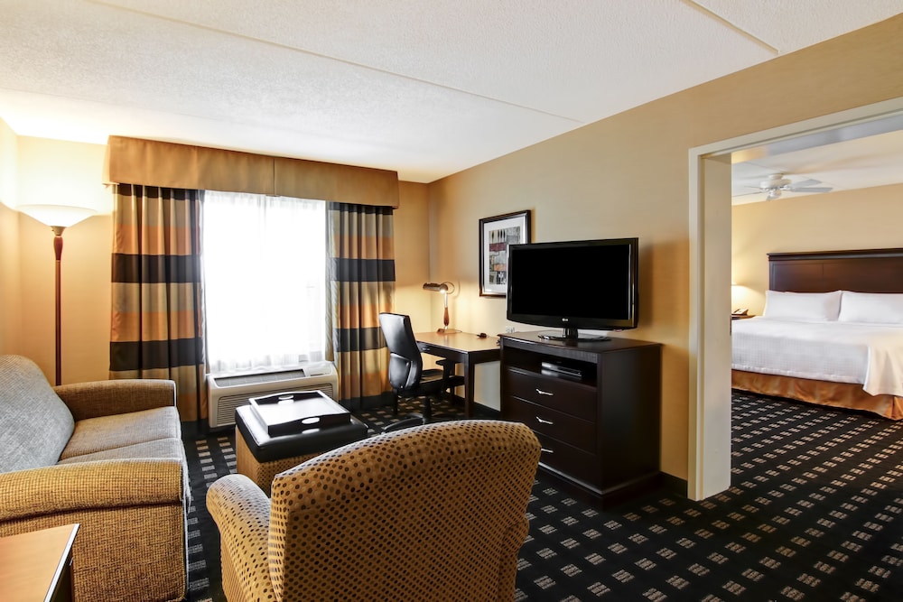 Suite, 1 King Bed - Photo 2