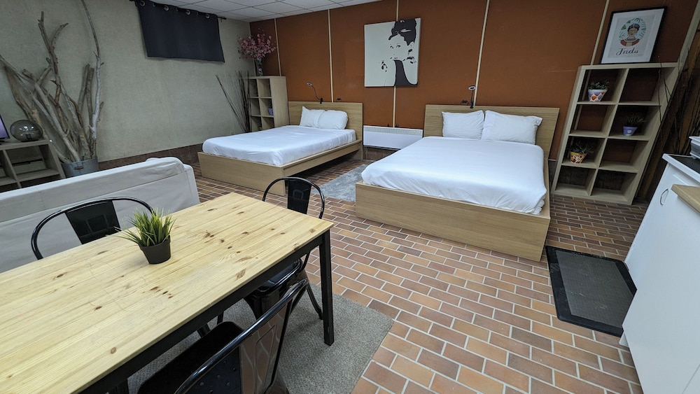 Family Studio, 2 Queen Beds, Kitchen photo 2