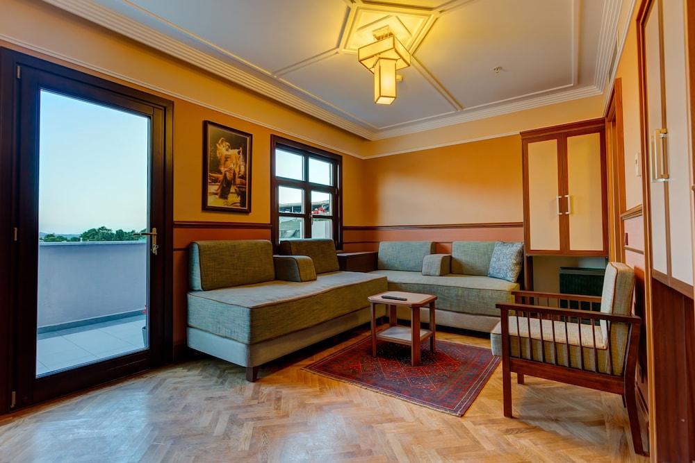 Family Suite with Balcony and Hot Tub photo 3