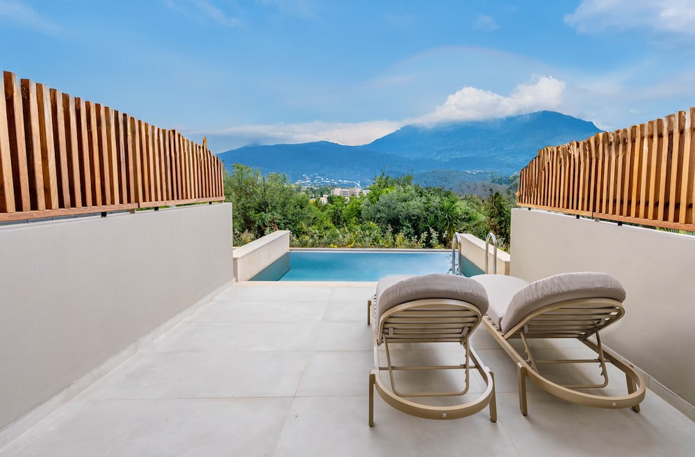 Executive Junior Suite with Private Pool & Sea View - Photo 24