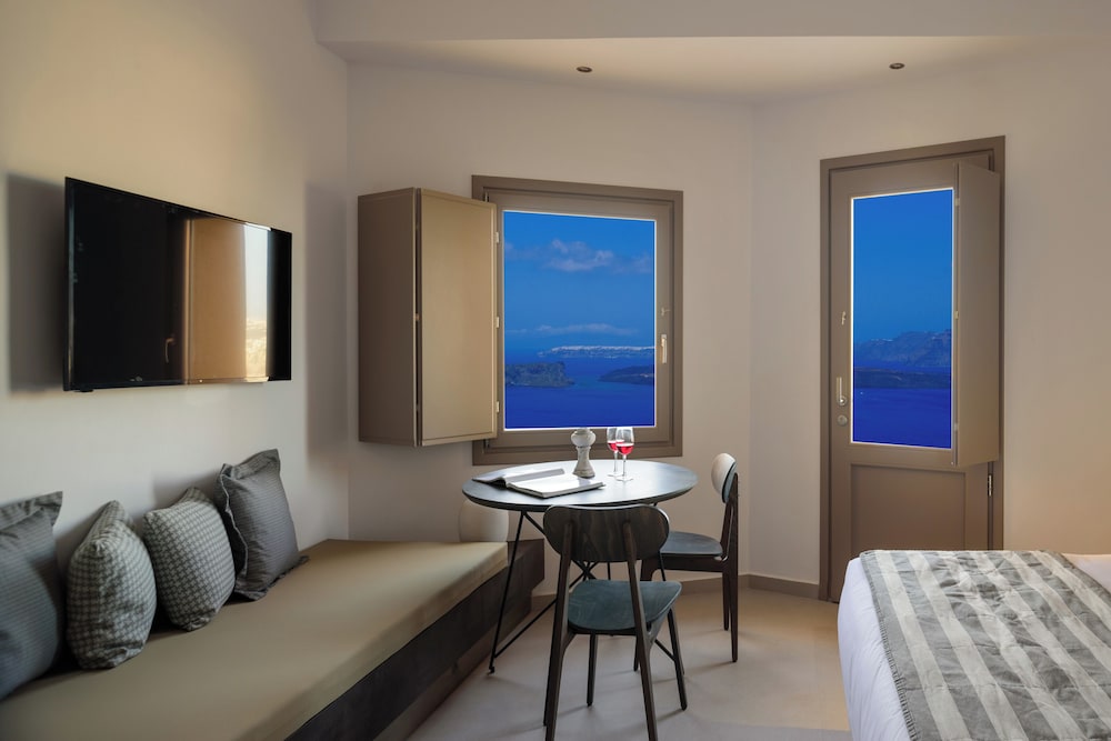 Elegant Double Room with Caldera View