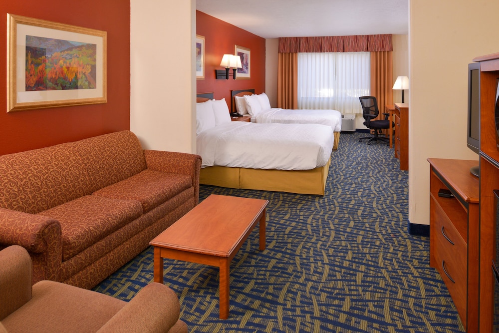 Suite, 2 Queen Beds, Accessible (Mobility, Accessible Tub)