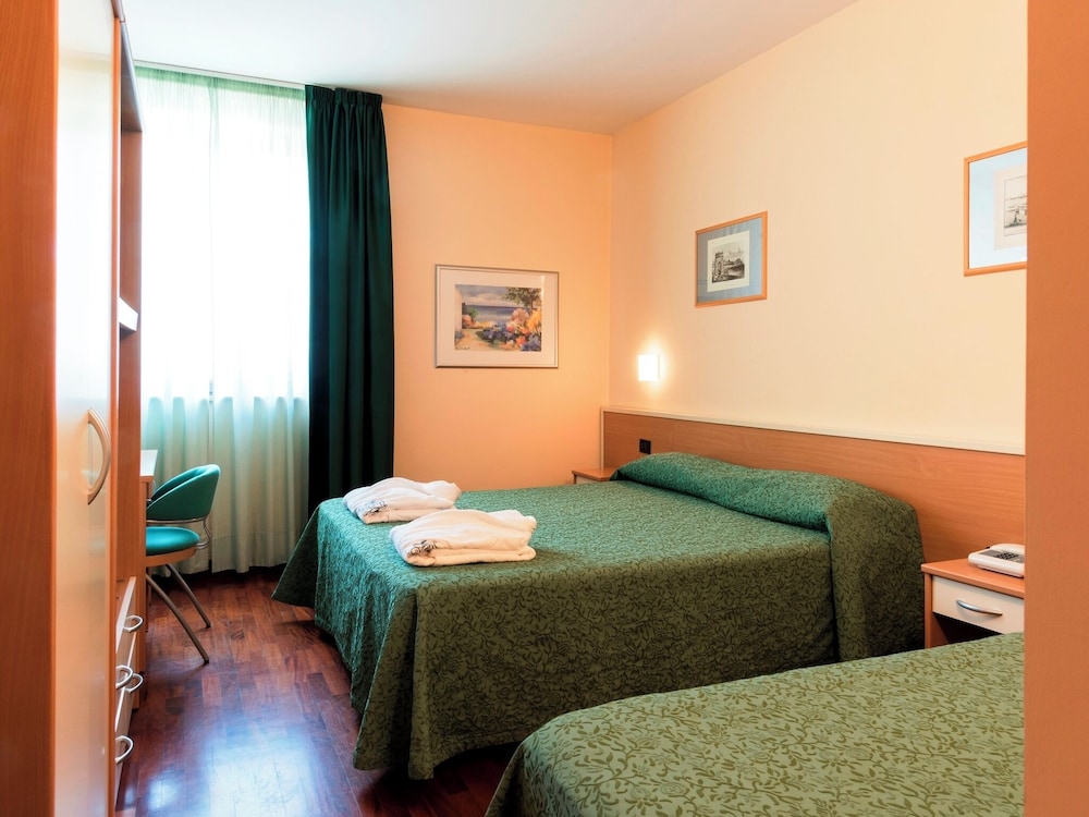 Classic Triple Room photo 1
