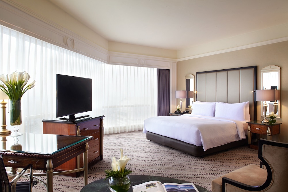 Junior Suite, 1 King Bed - Photo 3
