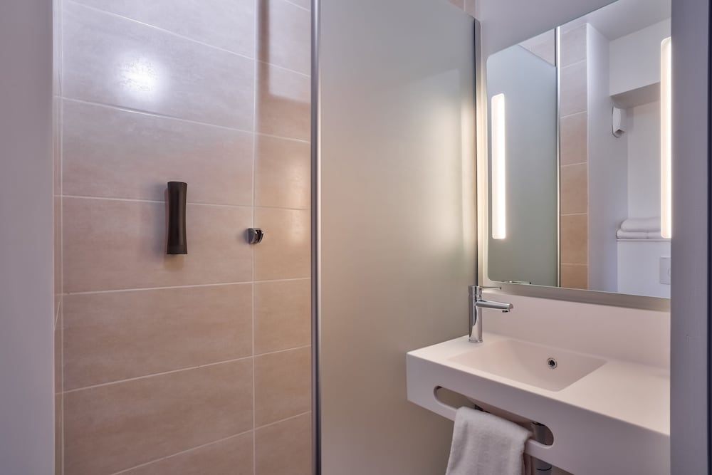Twin Room - Photo 2