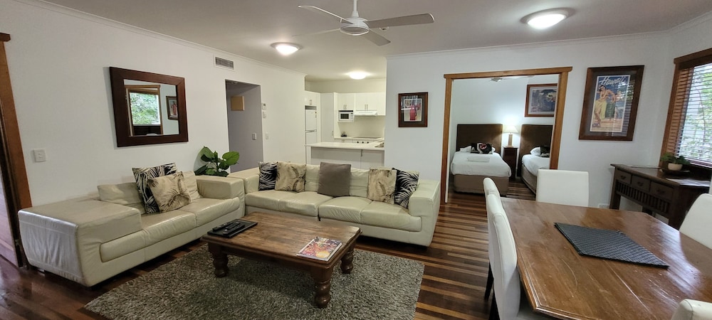 Basic Apartment, 3 Bedrooms photo 1