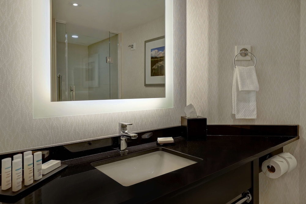 King Bed with Sofa Bed and partial view of Niagara Falls - Floors 10-25 thumbnail 6