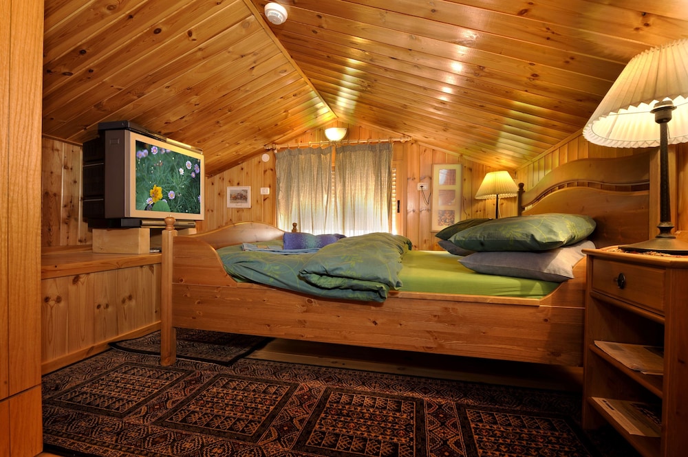 Family Two-Bedroom Suite (Choresh - No Pets) photo 3