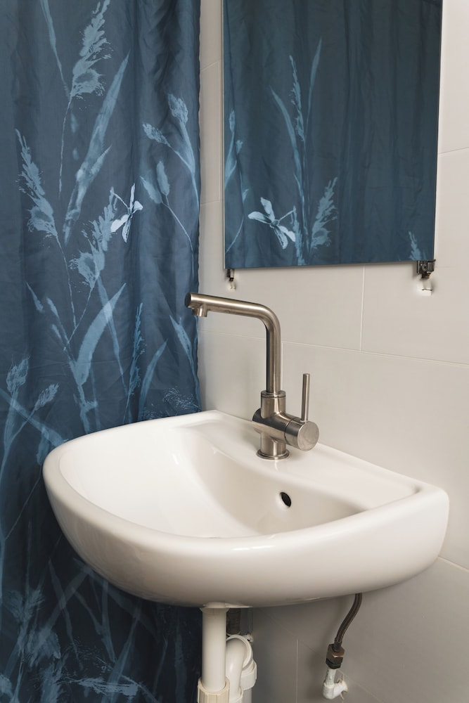 Double Room, Private Bathroom - Photo 8