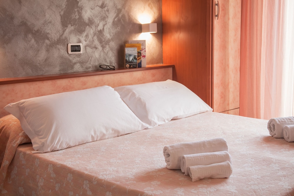 Double Room - Photo 6