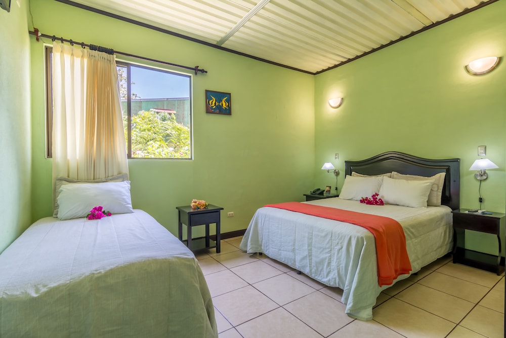 Standard Triple Room, Pool Access