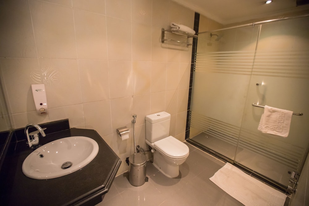Standard Triple Room thumbnail 6