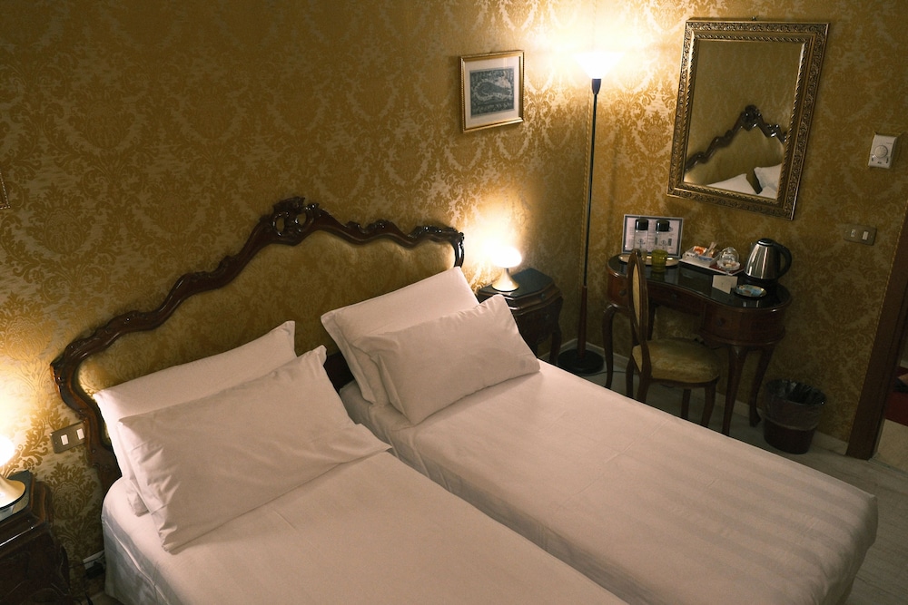Traditional Double or Twin Room, 1 Bedroom, Mezzanine photo 3