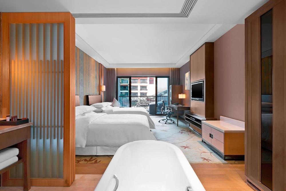 Deluxe Room, 2 Double Beds, Balcony, Garden View - Photo 1