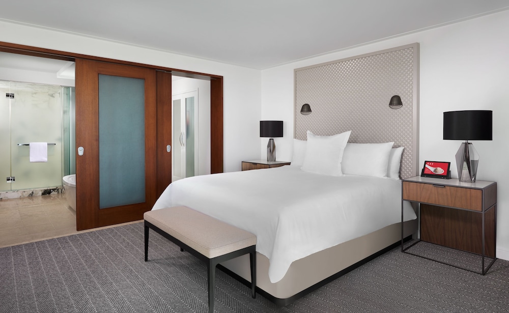 Executive Hospitality Tower Suite