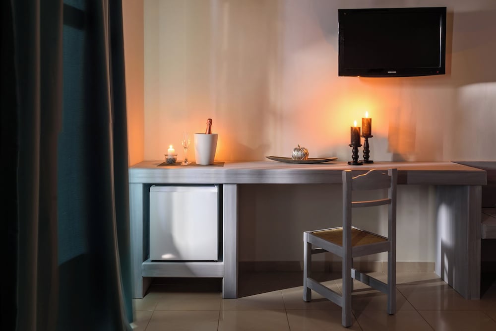 Superior Suite, Hot Tub - Photo 10